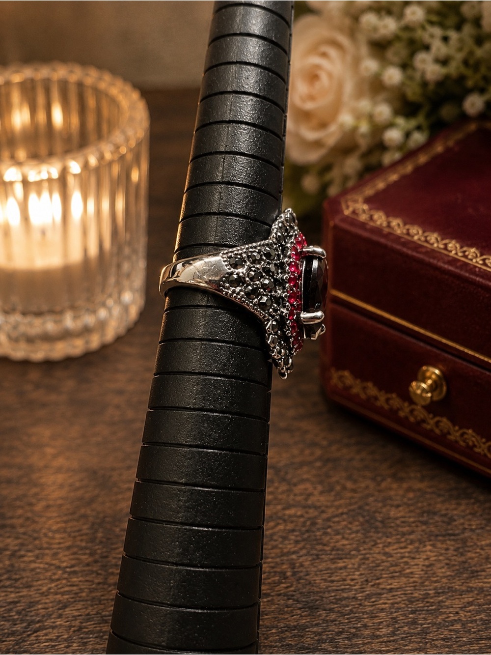 Vintage-Inspired Garnet Oval Cocktail Ring - Deep Red - Picture 4 of 5